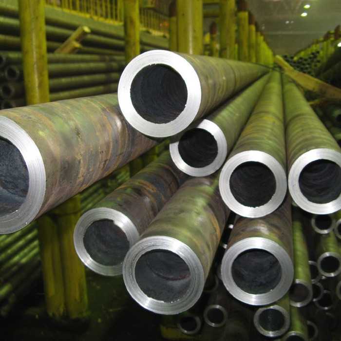 Труба бесшовная горячедеформированная 203х18 мм